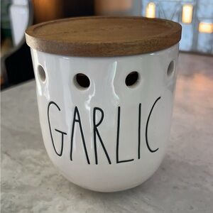 Rae Dunn garlic holder